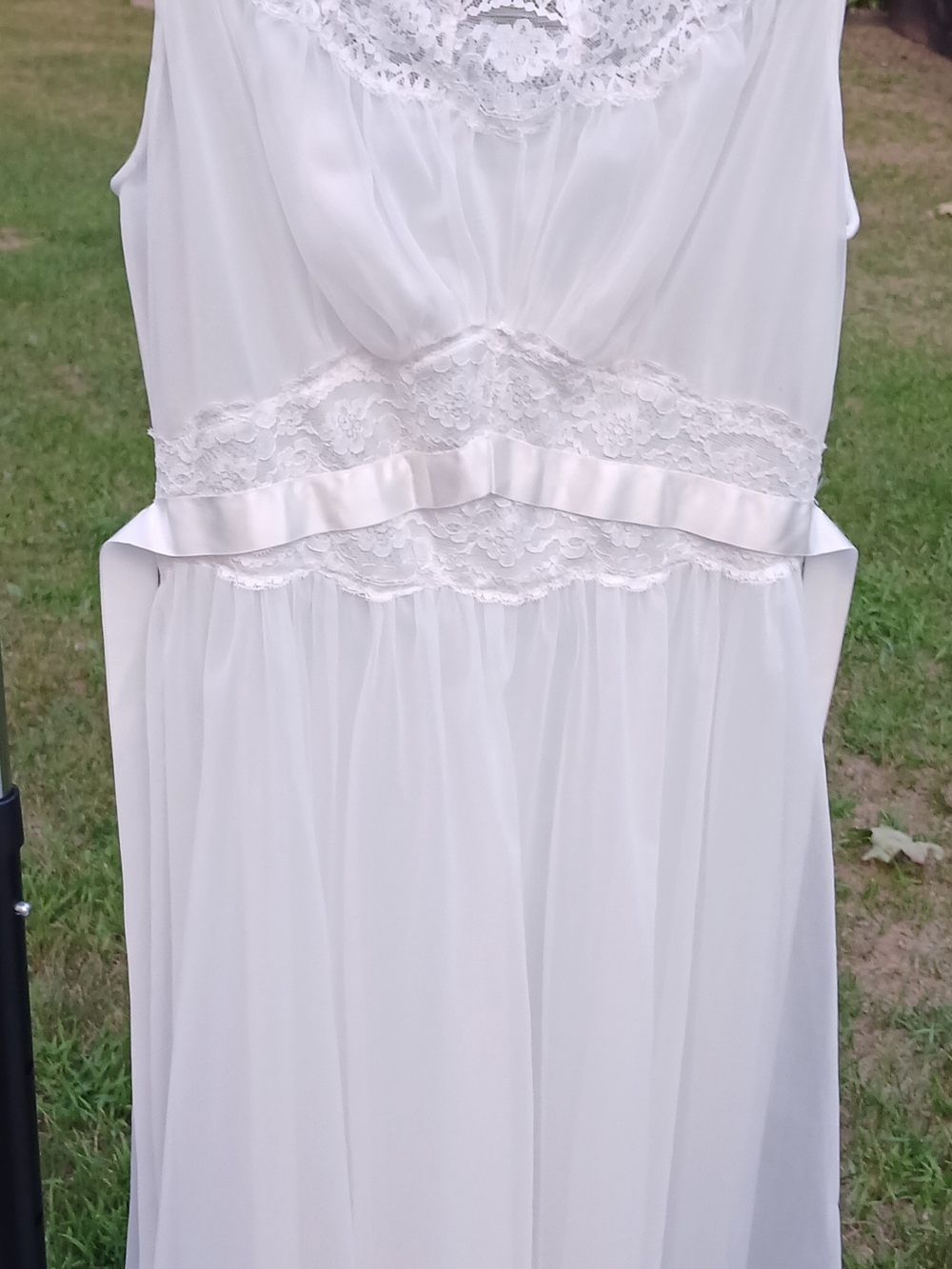 1950s Vanity Fair White Lace-Trim Satin Waist Chemise Size 32/Small